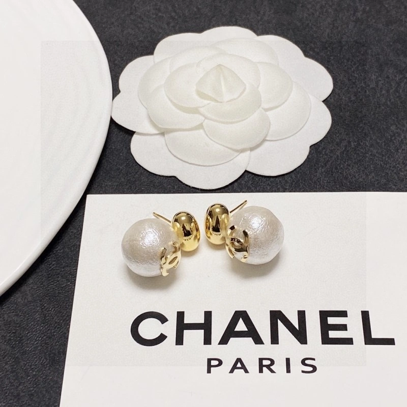 Chanel Earrings Lightweight 220214