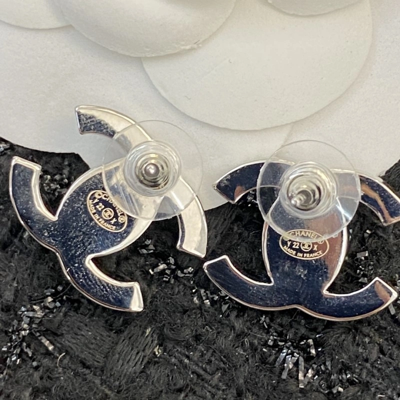Minimalist Chanel Earrings 220196