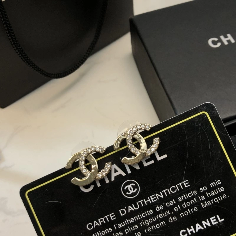 Versatile Chanel Earrings 220188