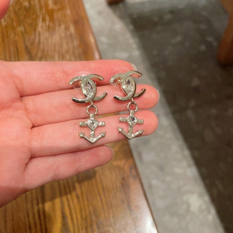Chanel Earrings Lightweight 220171