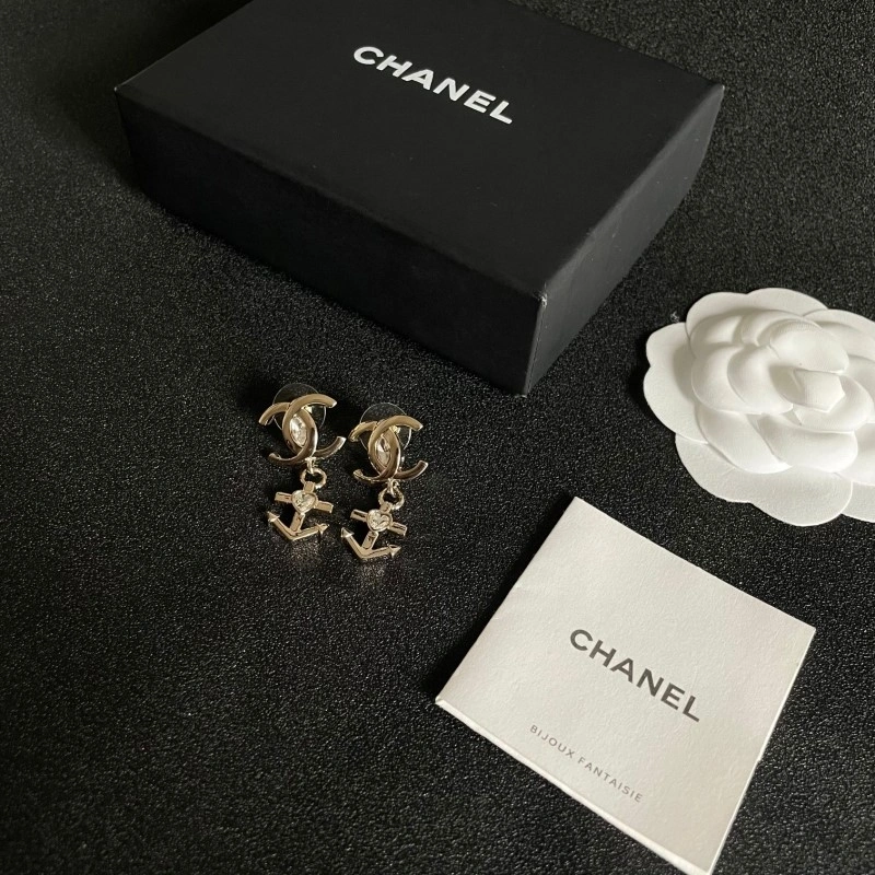 Chanel Earrings Lightweight 220171