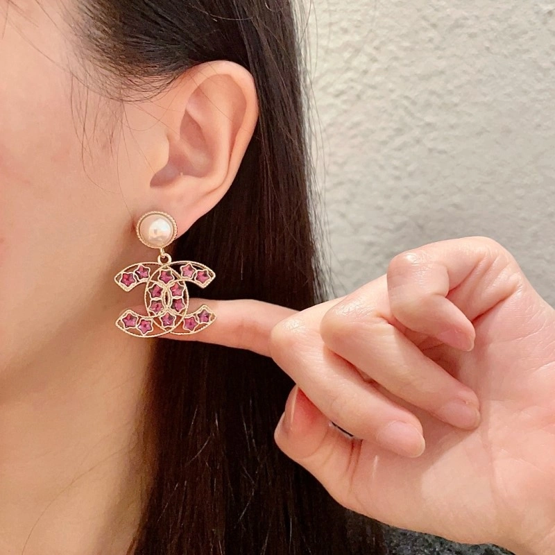 EyeCatching Chanel Earrings 220178