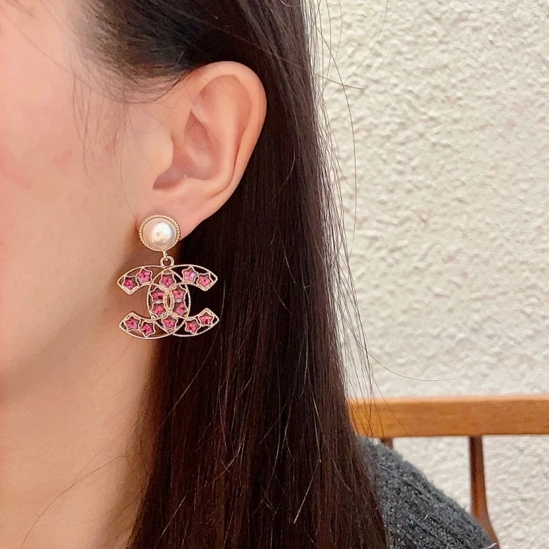 EyeCatching Chanel Earrings 220178