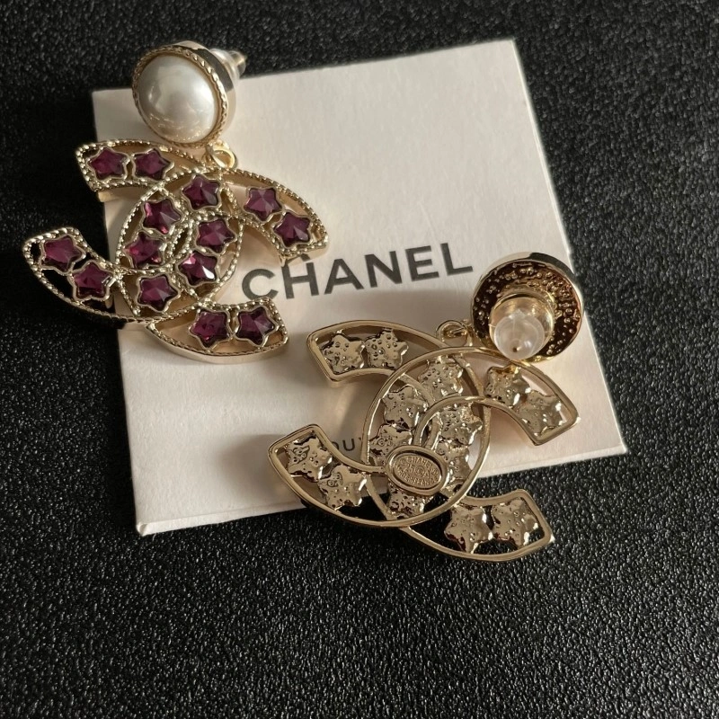 EyeCatching Chanel Earrings 220178