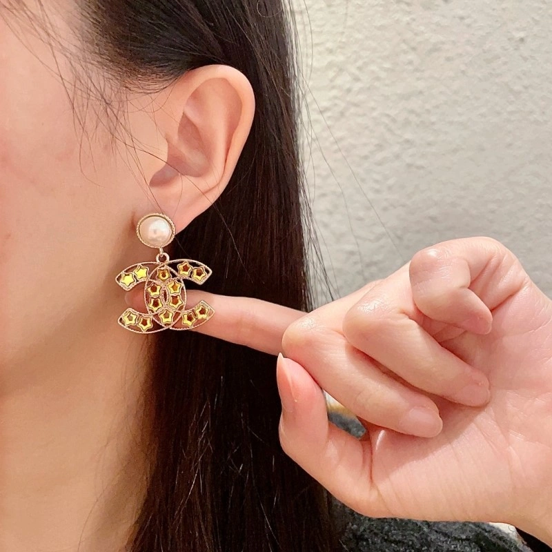 Chanel Earrings Trendsetting 220202