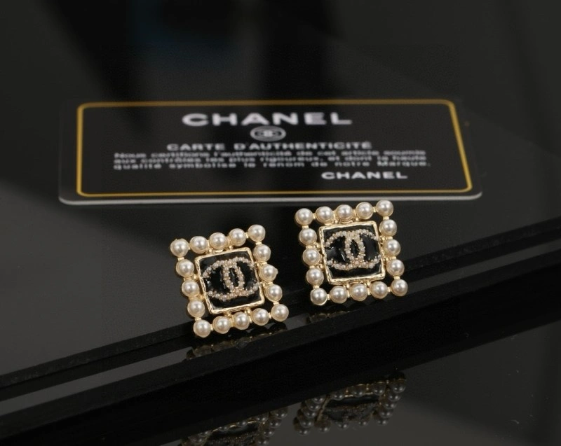 Reliable Chanel Earrings 220162