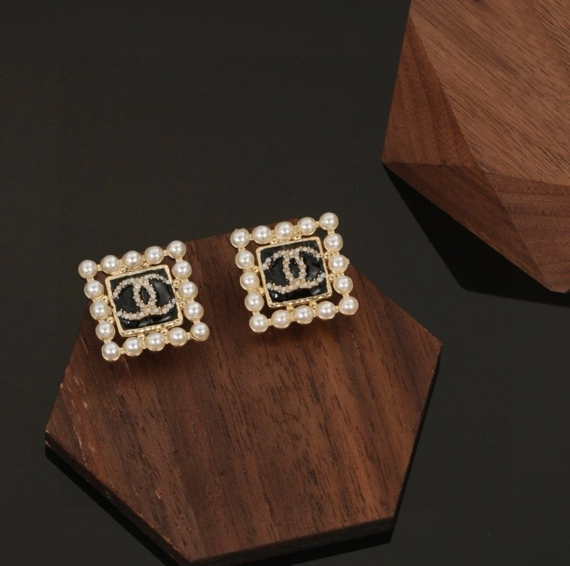 Reliable Chanel Earrings 220162