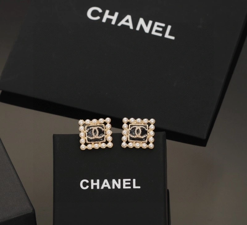 Reliable Chanel Earrings 220162