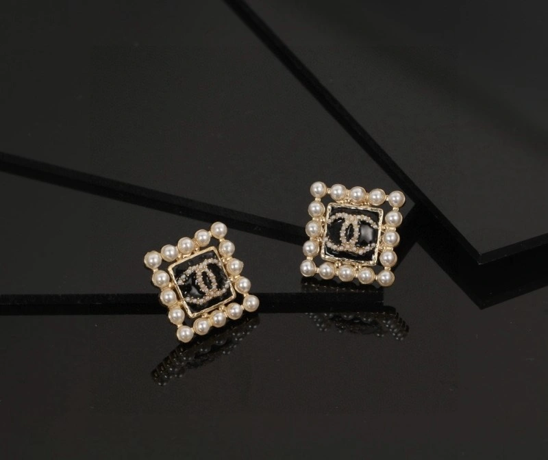 Reliable Chanel Earrings 220162