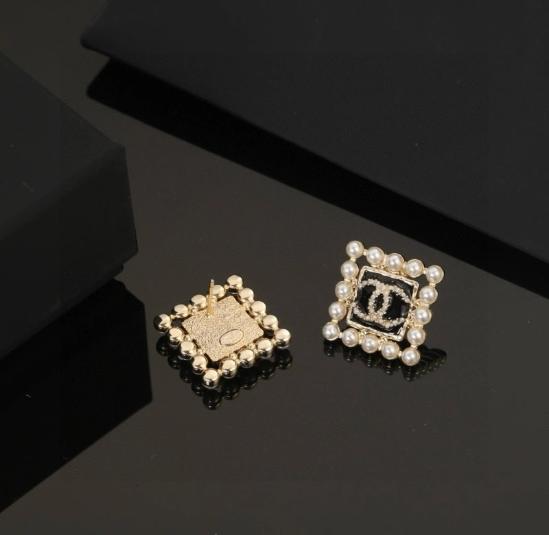 Reliable Chanel Earrings 220162