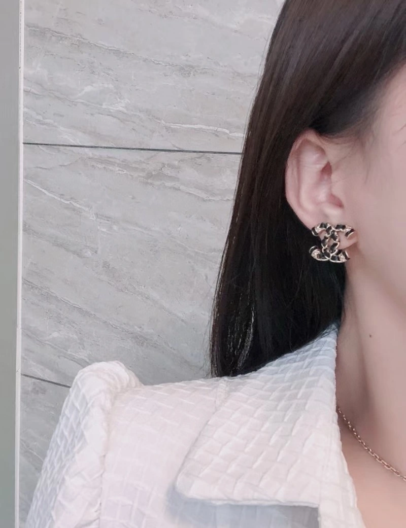 Comfortable Chanel Earrings 220177