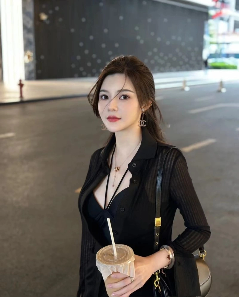 Soft Chanel Earrings 220159