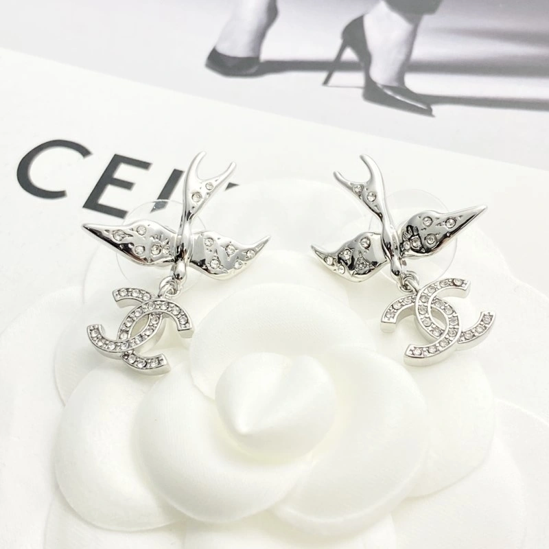 Chanel Earrings Bold 220154