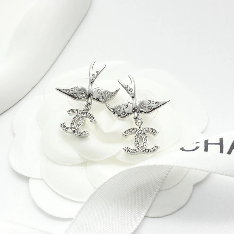 Chanel Earrings Bold 220154
