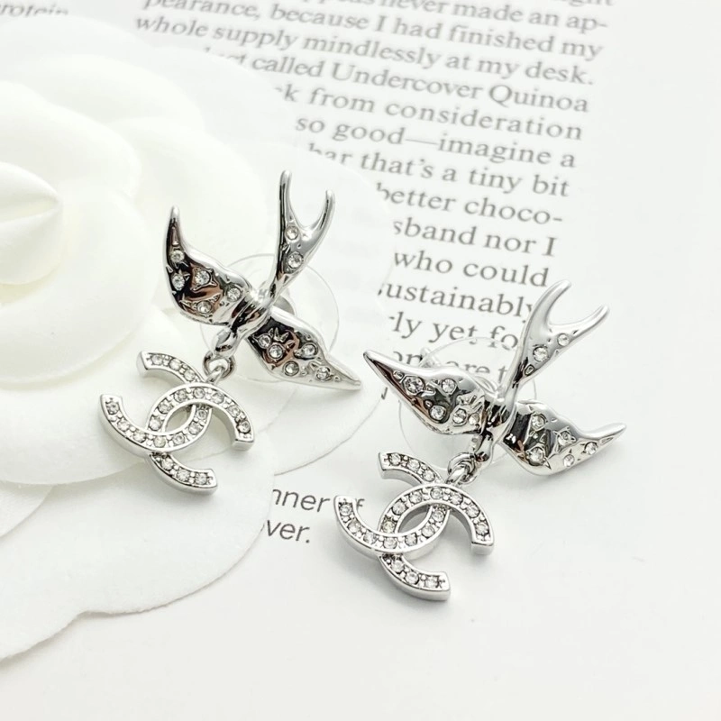 Chanel Earrings Bold 220154
