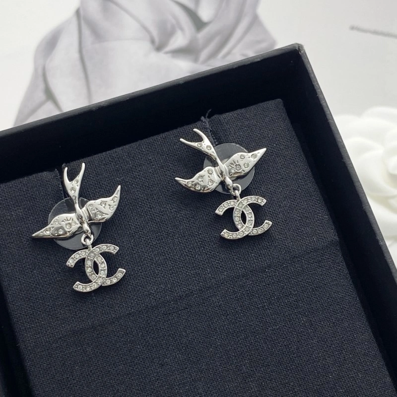 Chanel Earrings Bold 220154