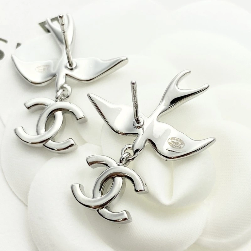 Chanel Earrings Bold 220154