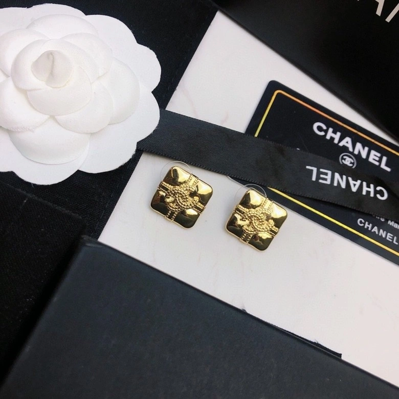 Chanel Earrings Compact 220140