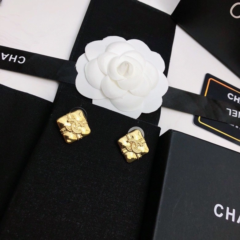 Chanel Earrings Compact 220140