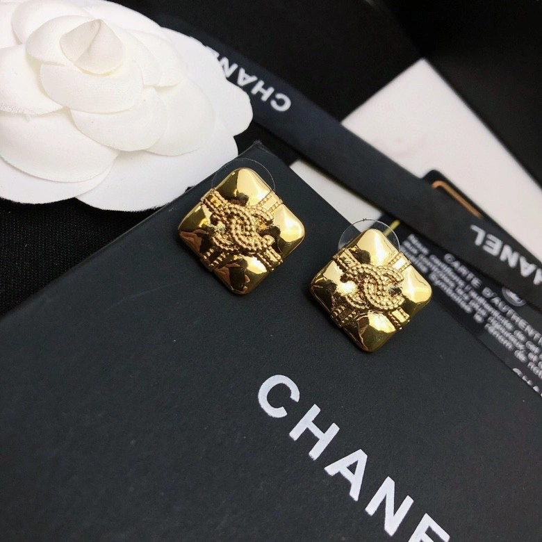 Chanel Earrings Compact 220140