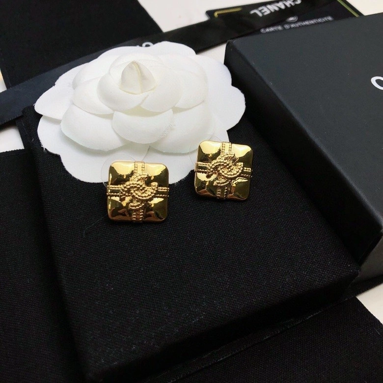 Chanel Earrings Compact 220140
