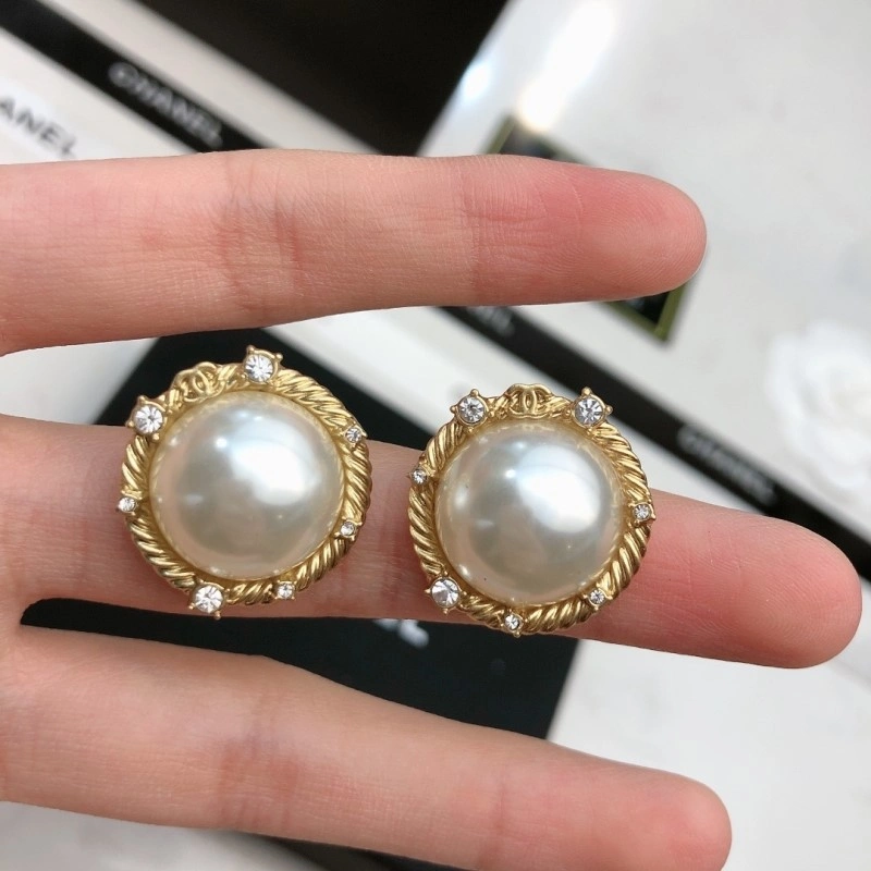 Chanel Earrings SmoothTexture 220145