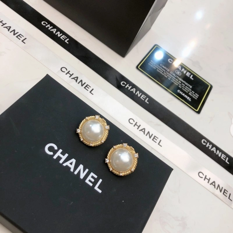 Chanel Earrings SmoothTexture 220145