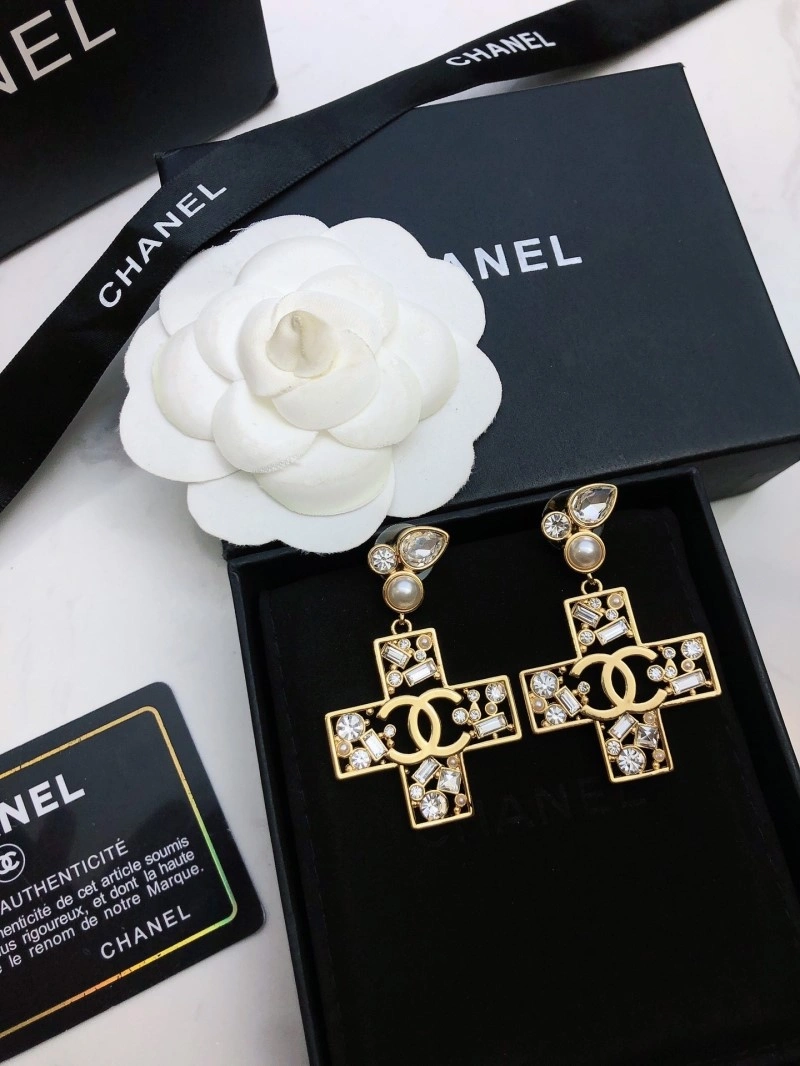 Chanel Earrings Snug 220141