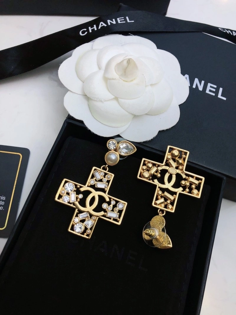 Chanel Earrings Snug 220141