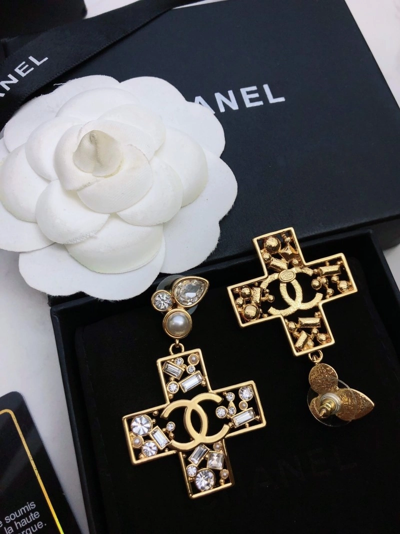 Chanel Earrings Snug 220141