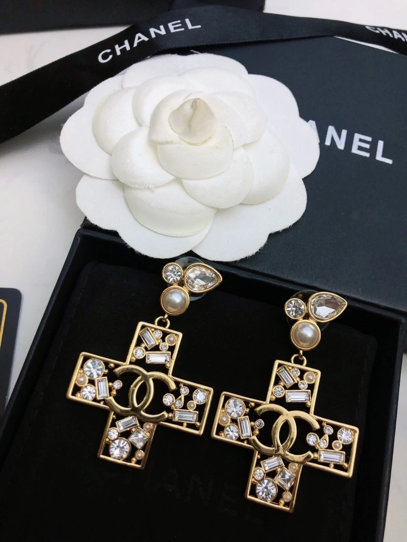Chanel Earrings Snug 220141