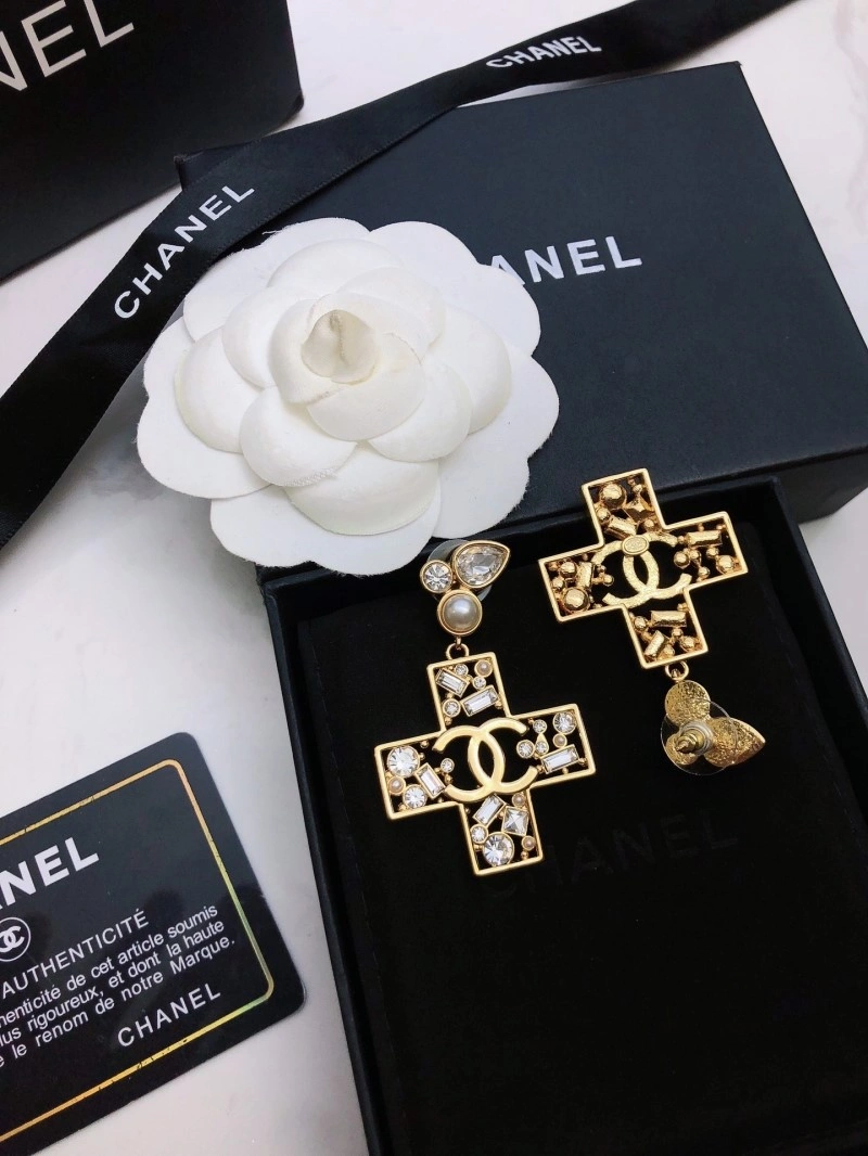 Chanel Earrings Snug 220141