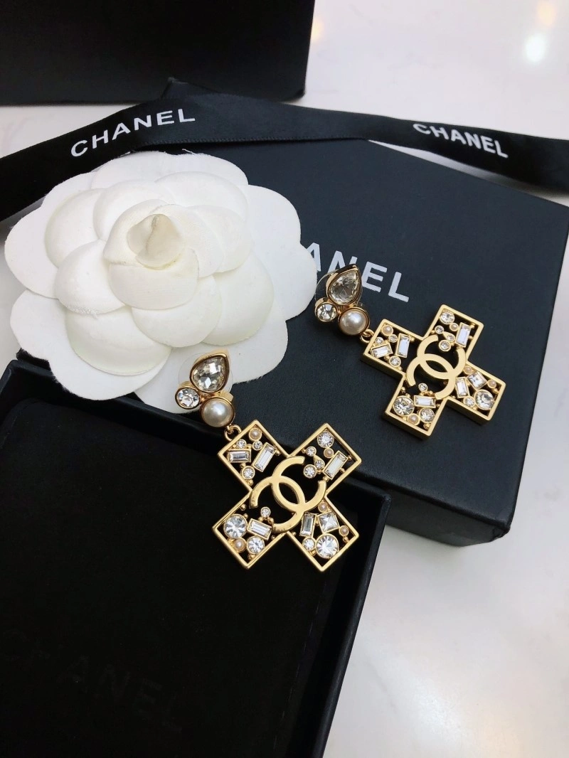 Chanel Earrings Snug 220141
