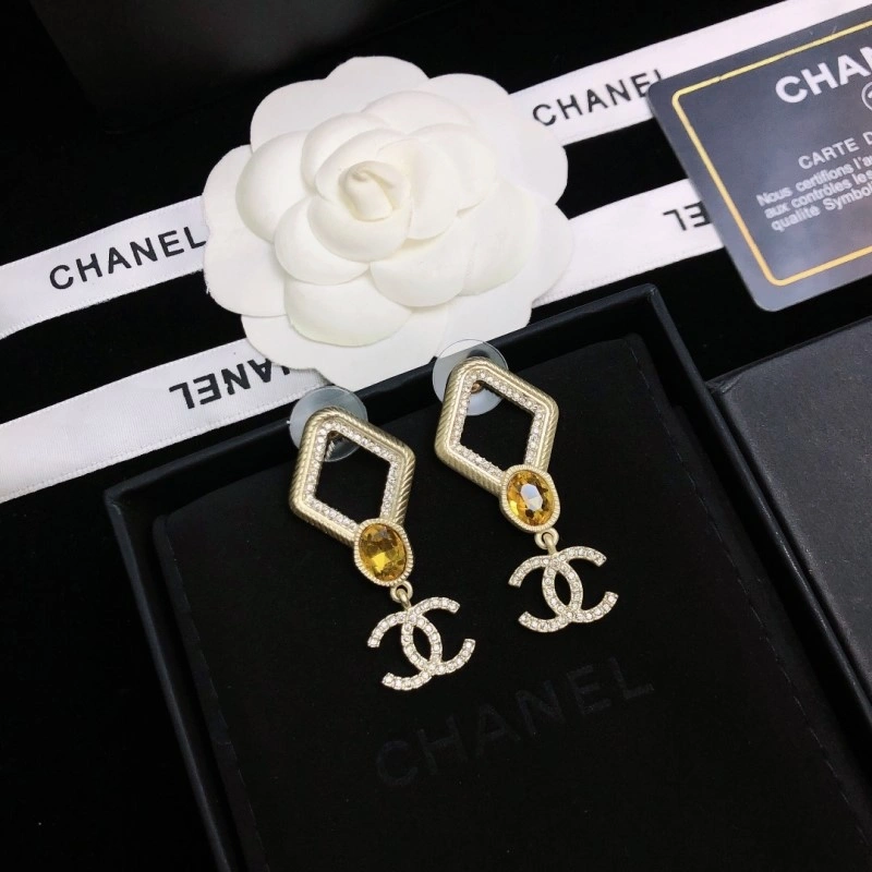 Minimalist Chanel Earrings 220135