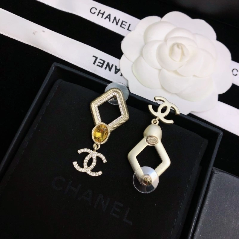 Minimalist Chanel Earrings 220135