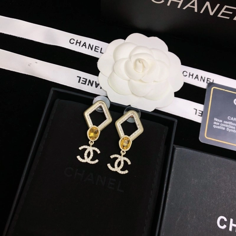 Minimalist Chanel Earrings 220135
