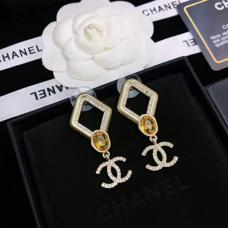 Minimalist Chanel Earrings 220135
