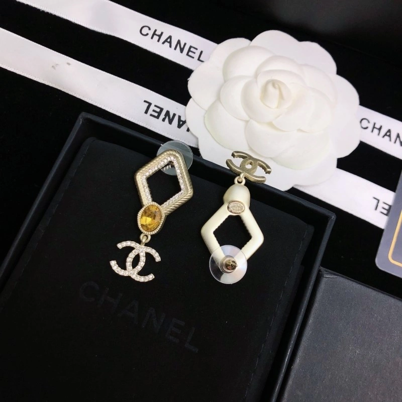 Minimalist Chanel Earrings 220135