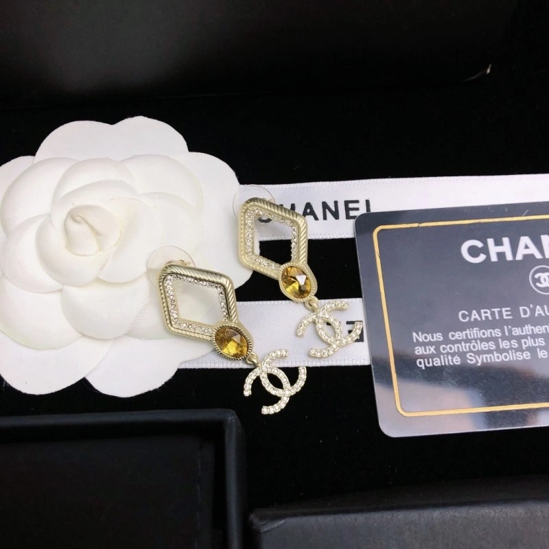 Minimalist Chanel Earrings 220135
