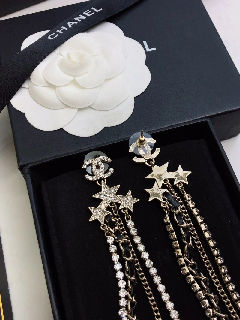 Stylish Chanel Earrings 220232