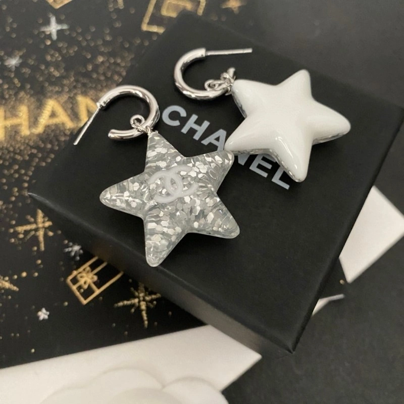 EyeCatching Chanel Earrings 220174