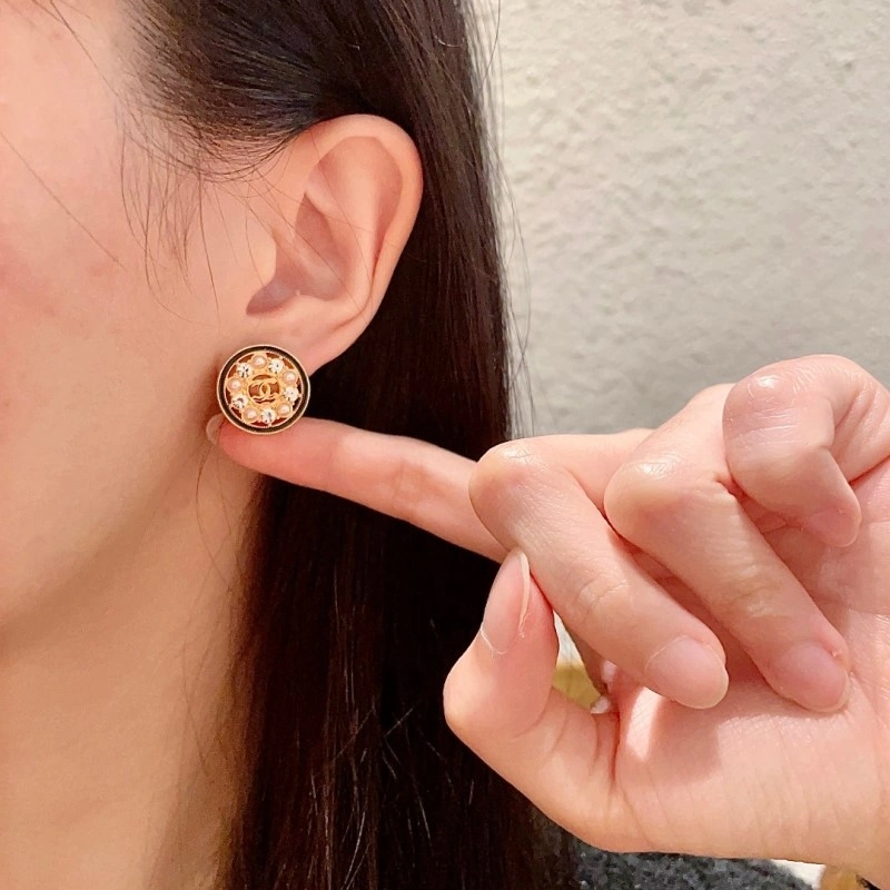 Chanel Earrings Supportive 220085