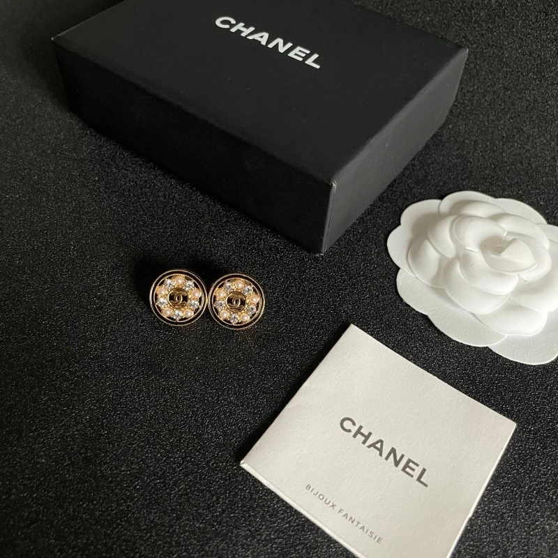 Chanel Earrings Supportive 220085