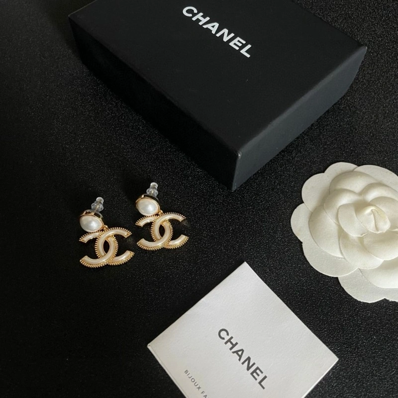 Chanel Earrings Packable 220071