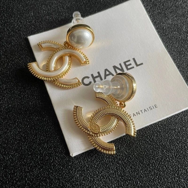 Chanel Earrings Packable 220071