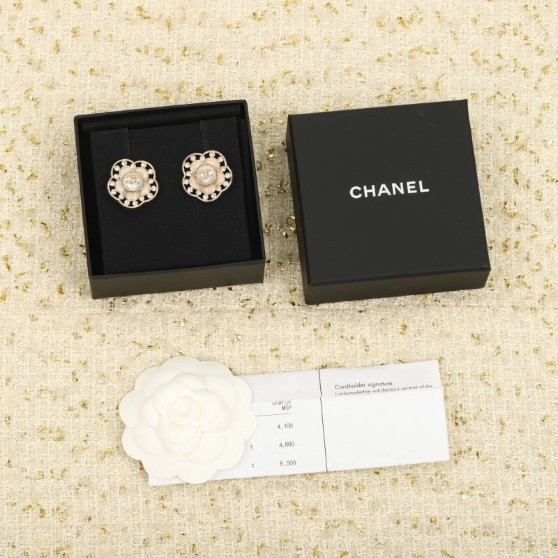 Snug Chanel Earrings 220074