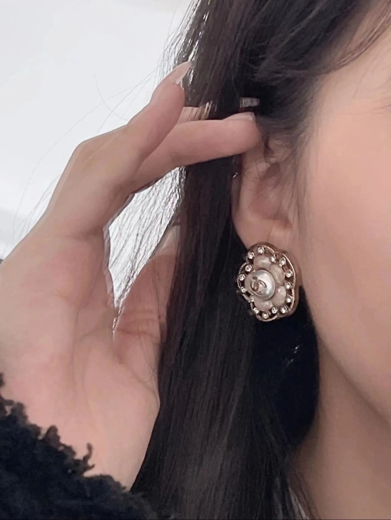 Snug Chanel Earrings 220074