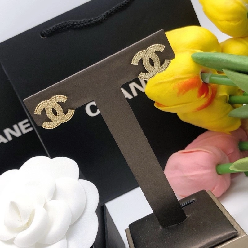 Reliable Chanel Earrings 220064