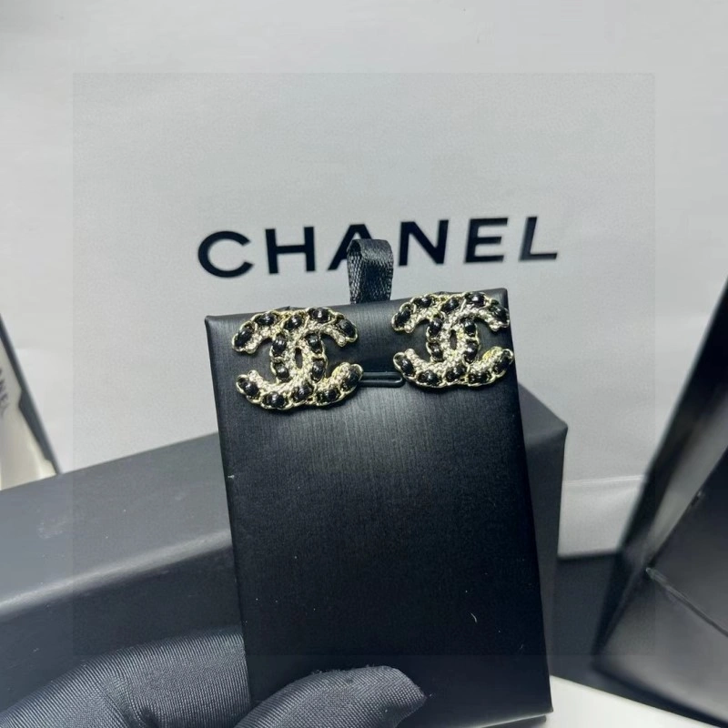 Bright Chanel Earrings 220050
