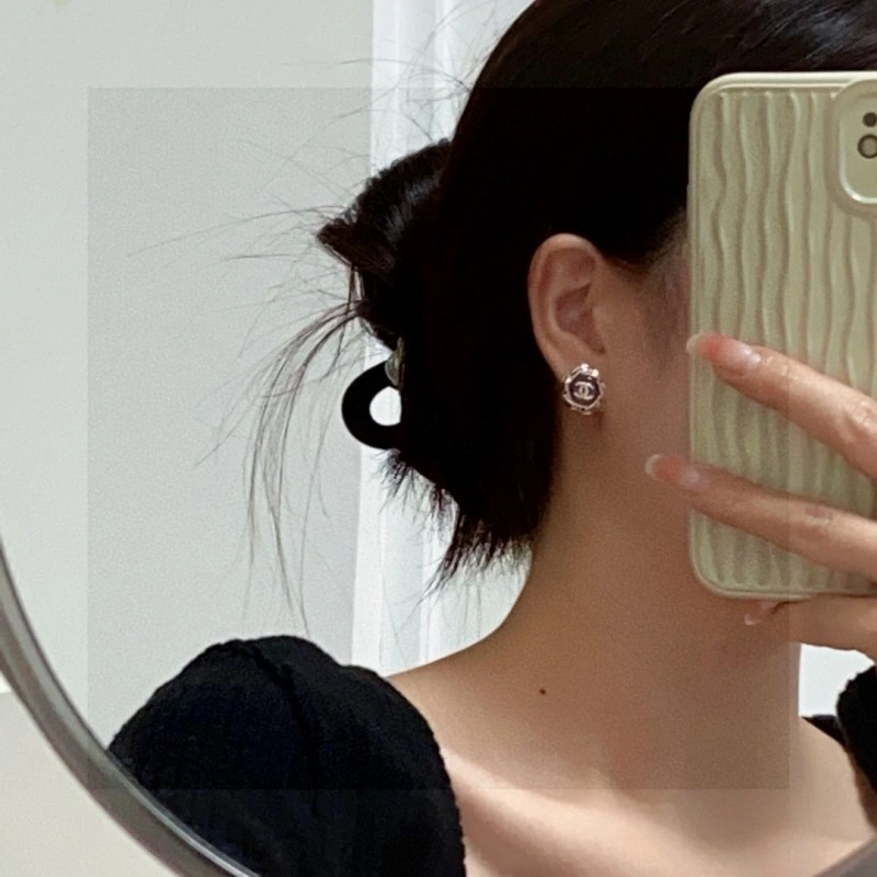Chanel Earrings Supportive 220046
